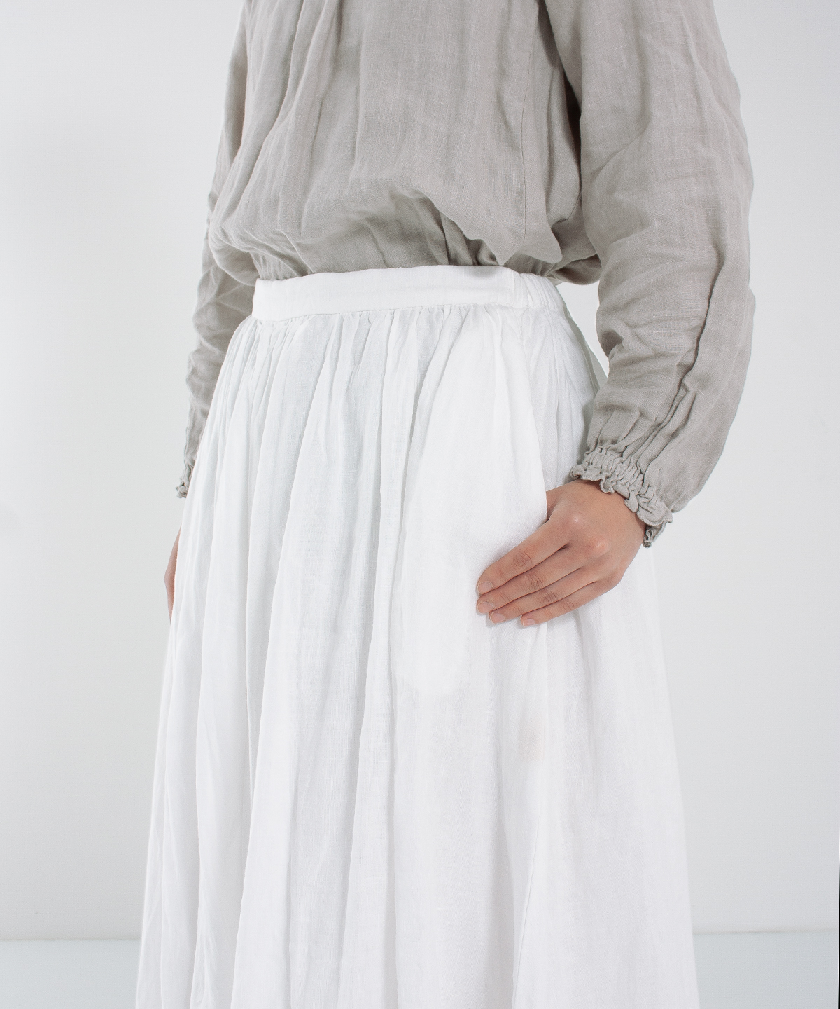 リネンギャザースカート オフシロ・ネイビー｜nest Robe ONLINE SHOP