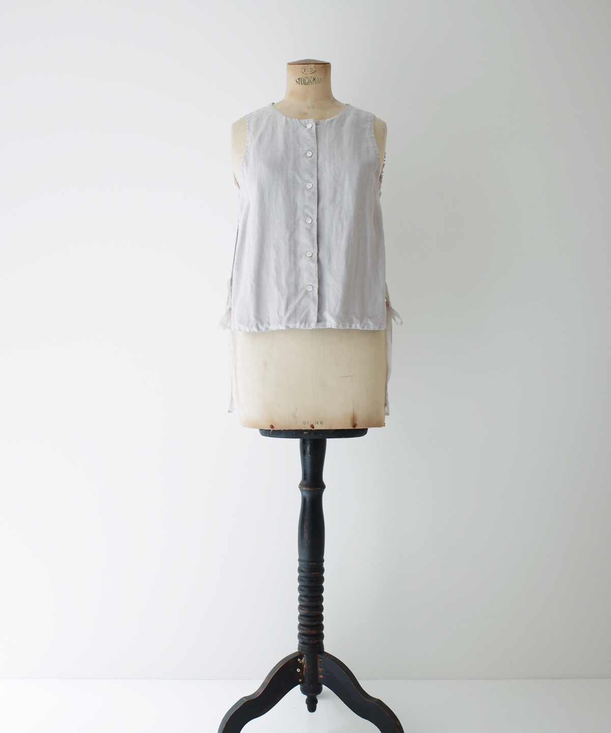Artisan” Collection】Frilled Back Vest｜nest Robe ONLINE SHOP