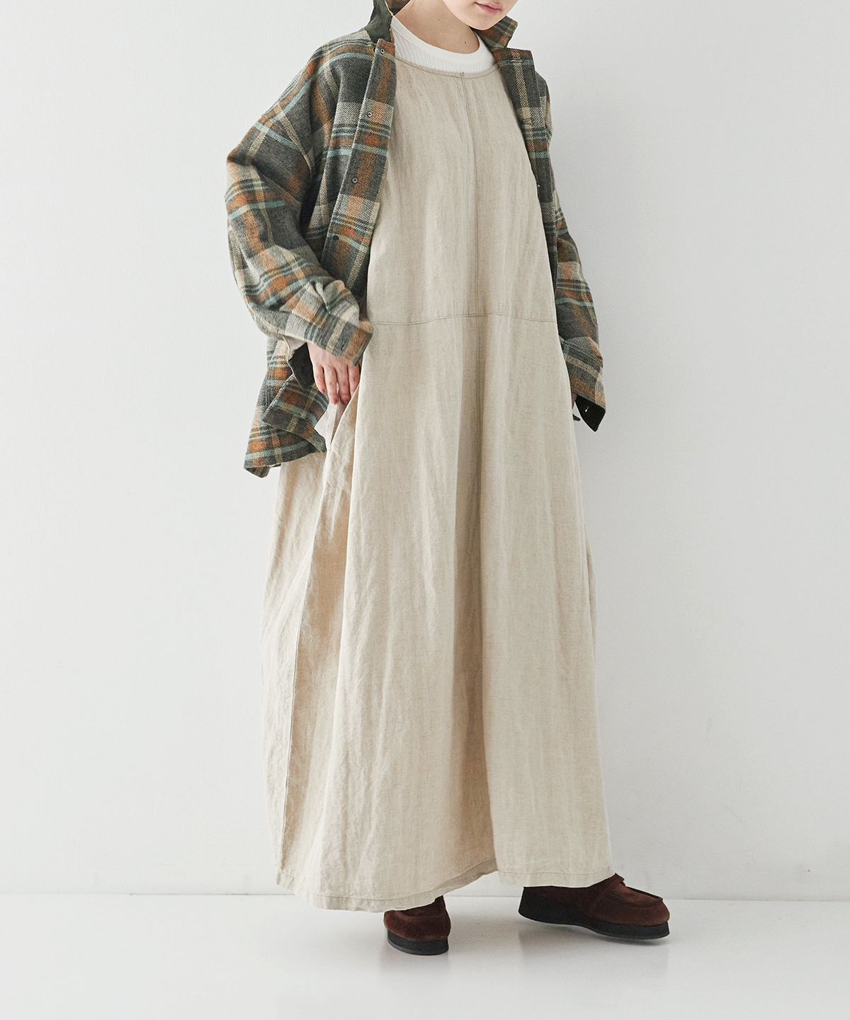 colo【新品】nest robe ブラックリネン バックVネックノースリーブワンピース