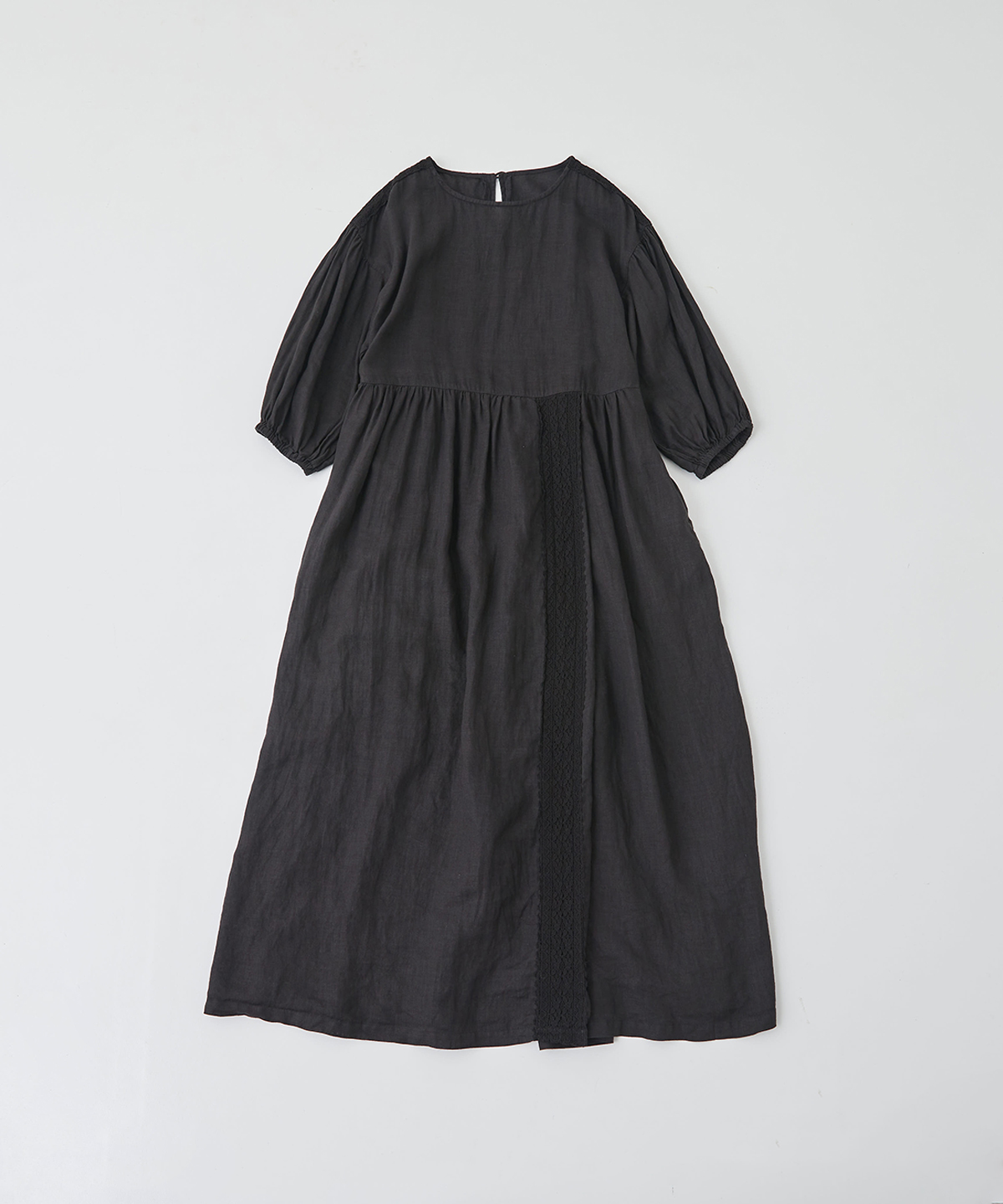 リネン ラインマークレースギャザーワンピース｜nest Robe / CONFECT ONLINE SHOP