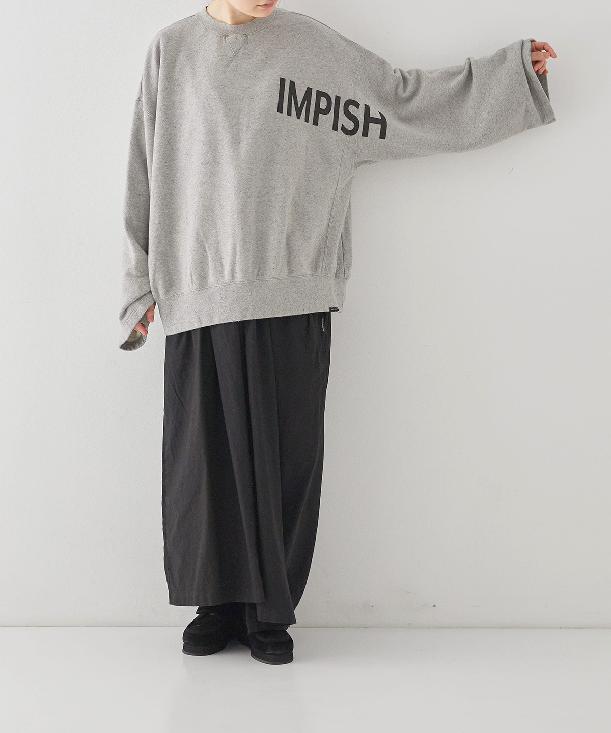 UpcycleLino】裏毛メッセージプルオーバー「IMPISH」｜nest Robe