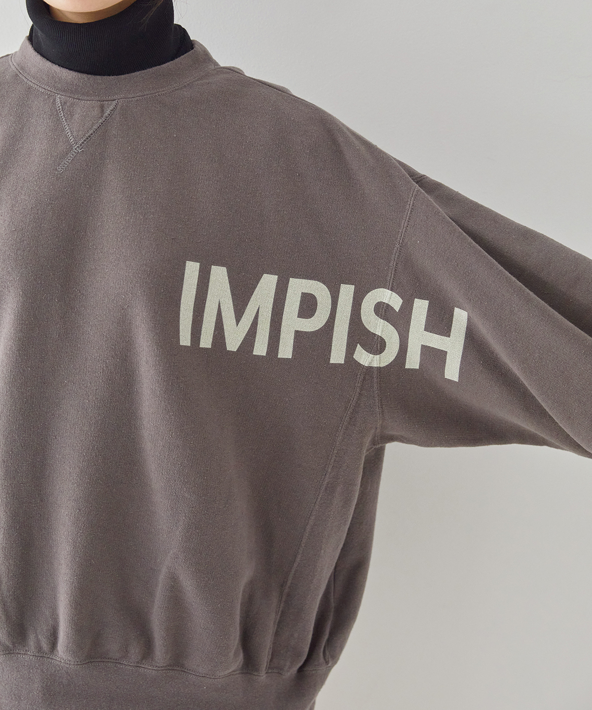 UpcycleLino】裏毛メッセージプルオーバー「IMPISH」｜nest Robe