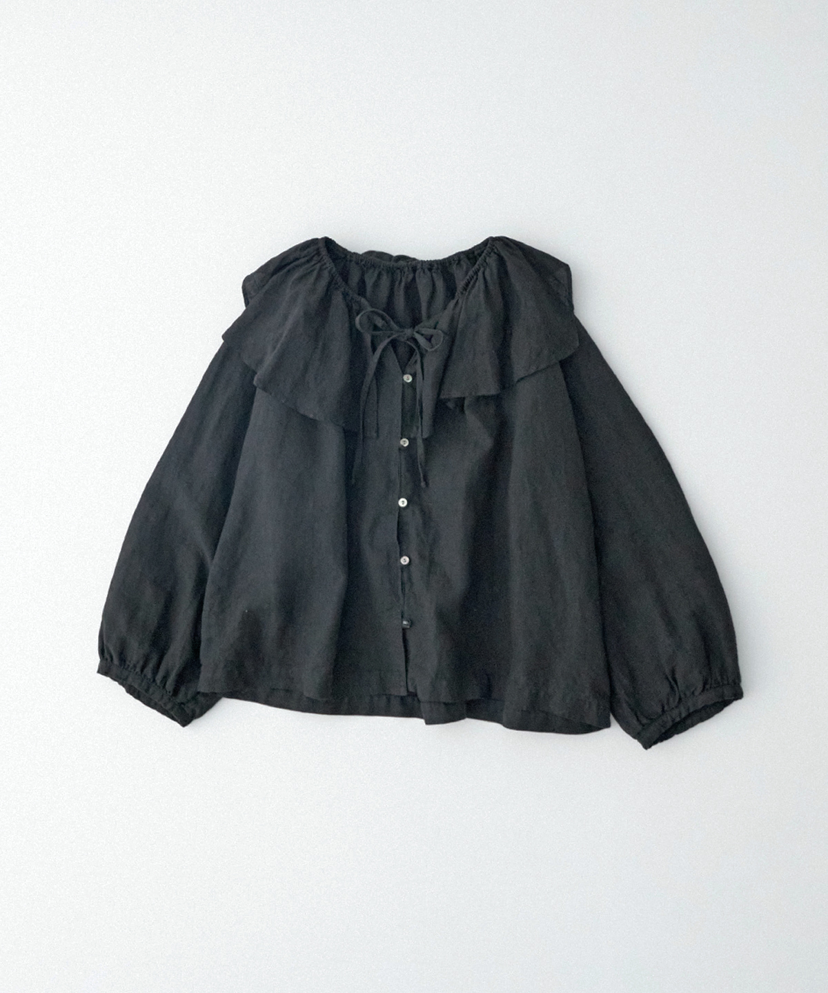 ブラックリネンラッフルブラウス｜nest Robe / CONFECT ONLINE SHOP