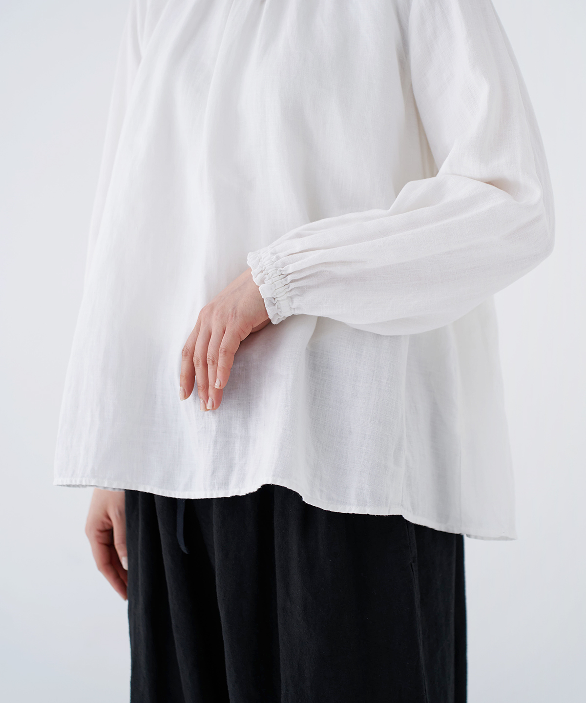 リネンスタンドフリルブラウス｜nest Robe ONLINE SHOP