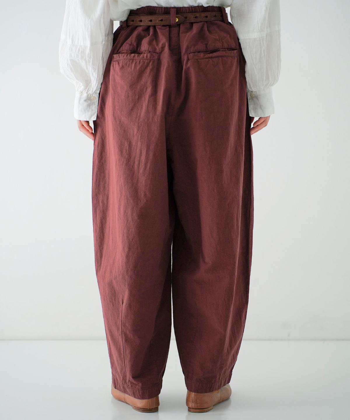 ネストローブのコットンリネンパンツ ネストローブ コットンリネンコクーンカーゴパンツ 白 - メルカリ