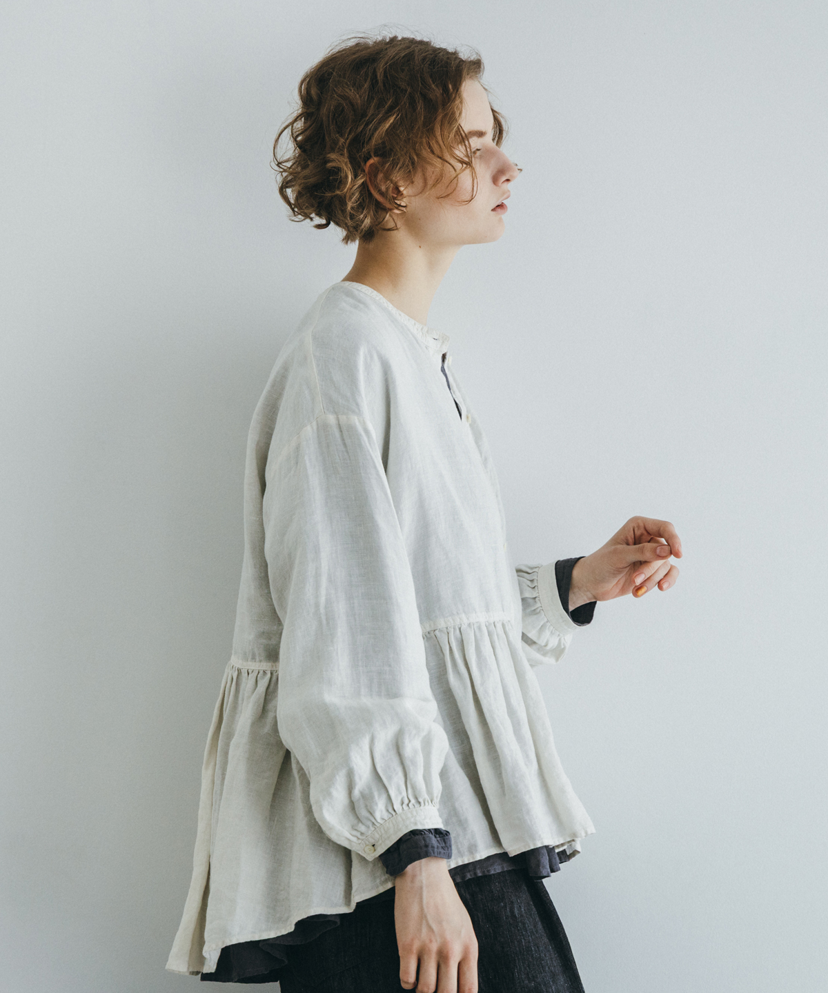 リネン天然染めギャザーブラウス｜nest Robe / CONFECT ONLINE SHOP