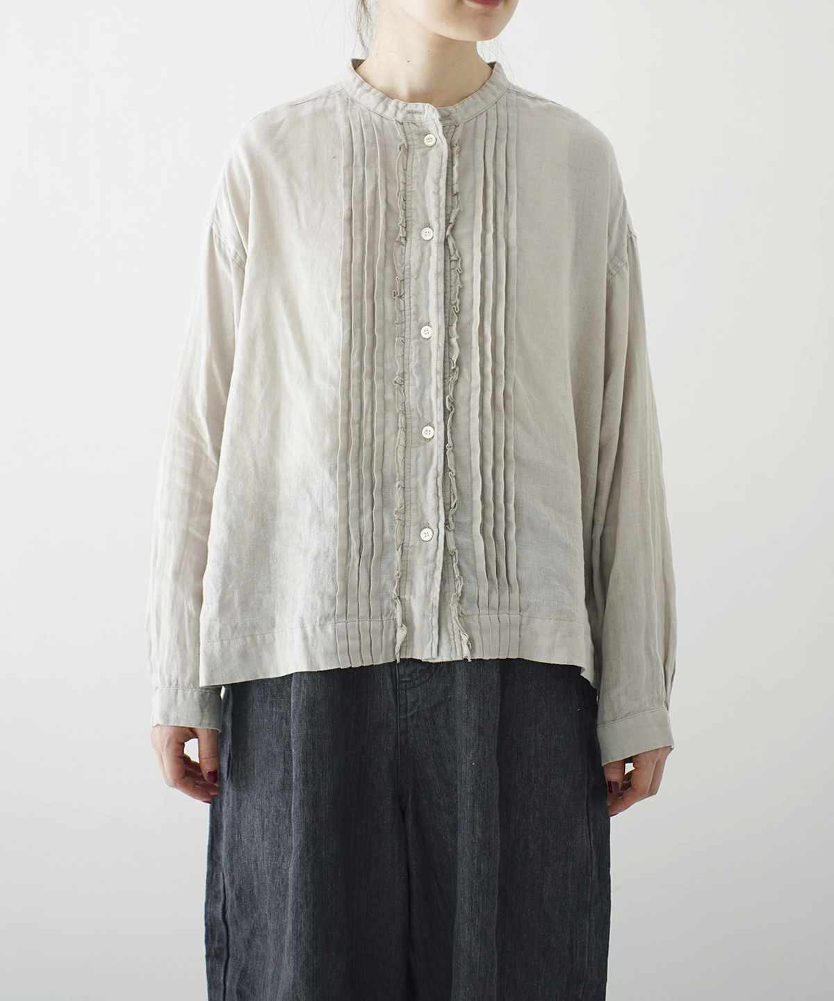 今期 ネストローブ プレーンリネンタックフロントシャツ