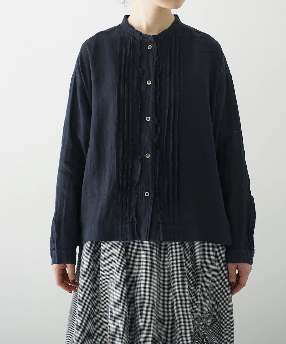 今期 ネストローブ プレーンリネンタックフロントシャツ