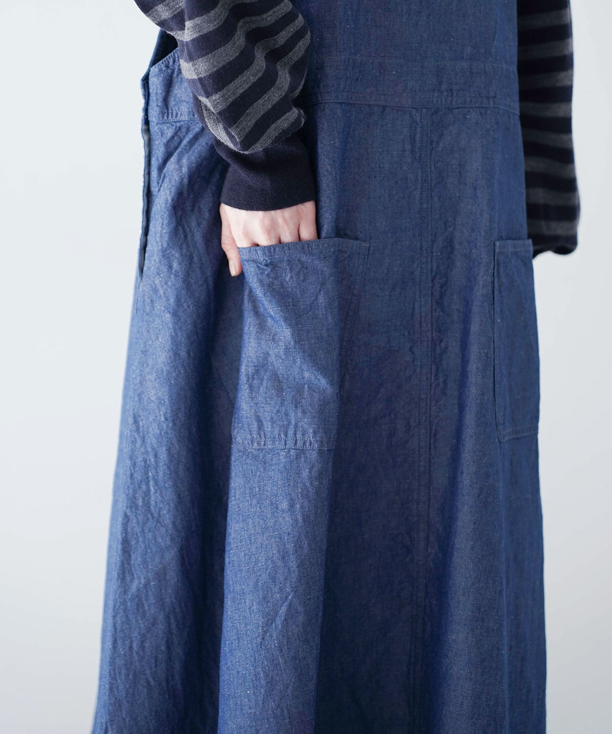 nest Robe コットンリネンシャンブレージャンパースカート コットンリネンシャンブレージャンパースカート｜nest Robe / CONFECT