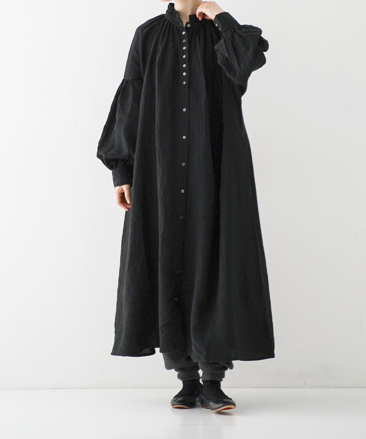 リネン近江晒しフリル襟ワンピース｜nest Robe / CONFECT ONLINE SHOP