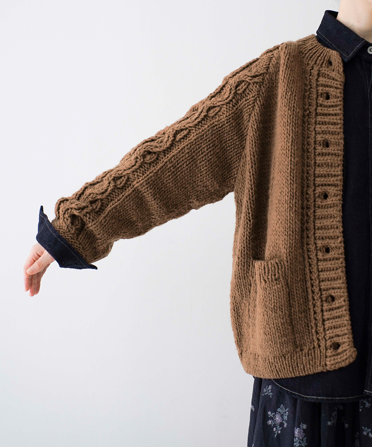 ペルーケーブルスリーブニットカーディガン｜nest Robe