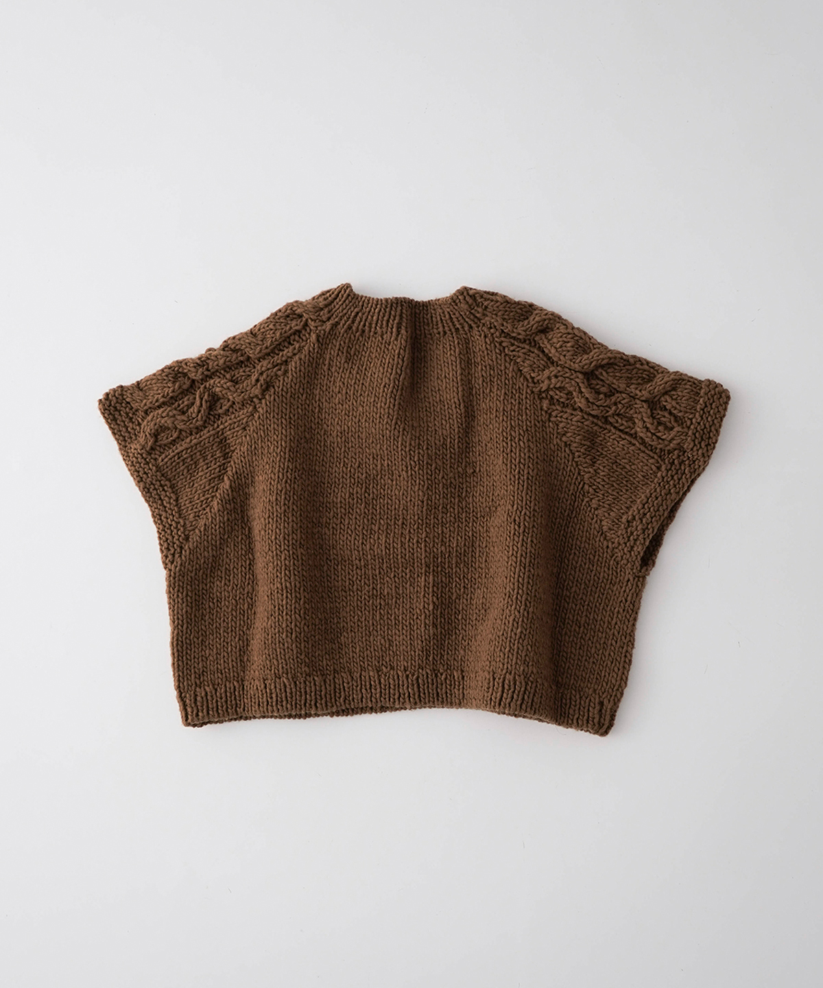 ペルーラグランケーブルニットベスト｜nest Robe / CONFECT ONLINE SHOP