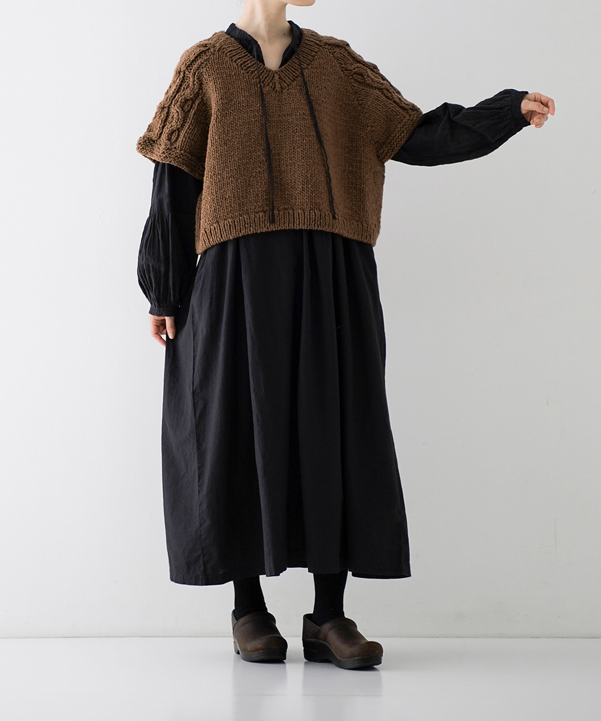 ペルーラグランケーブルニットベスト｜nest Robe / CONFECT ONLINE SHOP