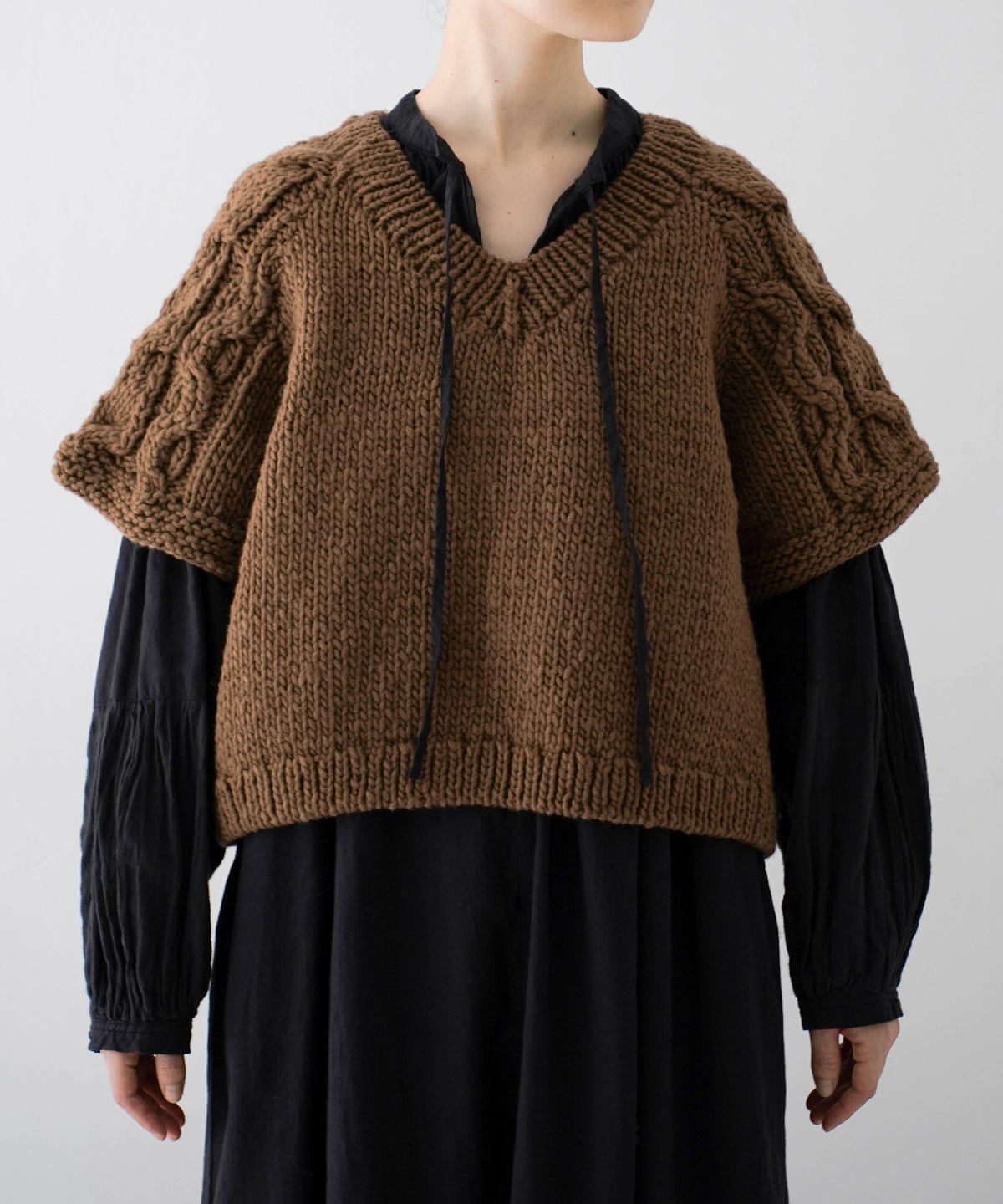ペルーラグランケーブルニットベスト｜nest Robe / CONFECT