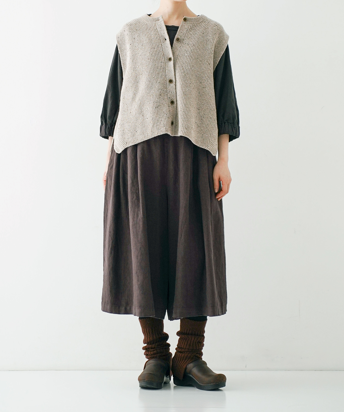 畔編みニットボタンベスト｜nest Robe / CONFECT ONLINE SHOP