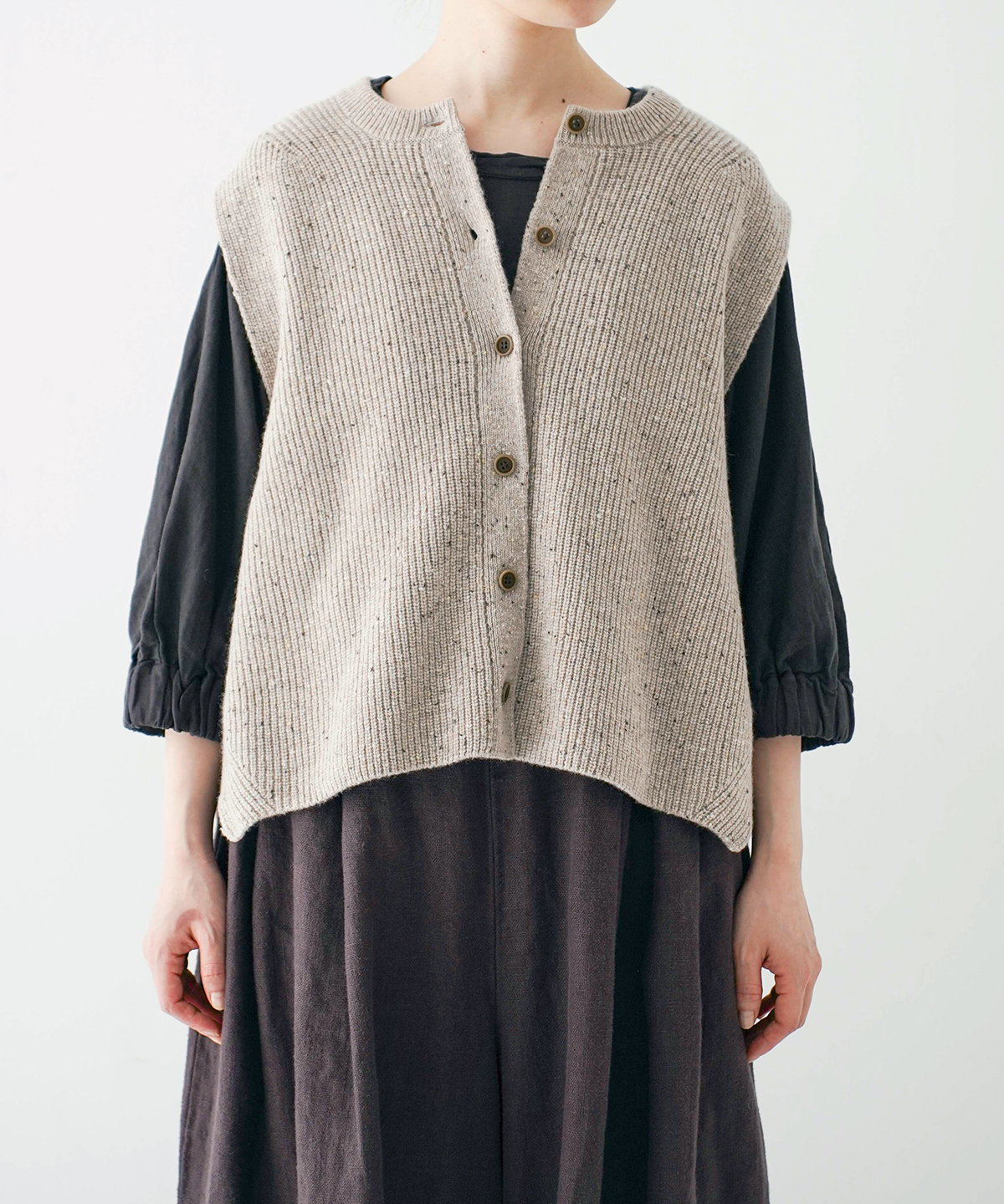【タグ付き新品】nest Robe 畔編みニットボタンベスト タグ付き新品】nest Robe 畔編みニットボタンベスト 畔編みニット