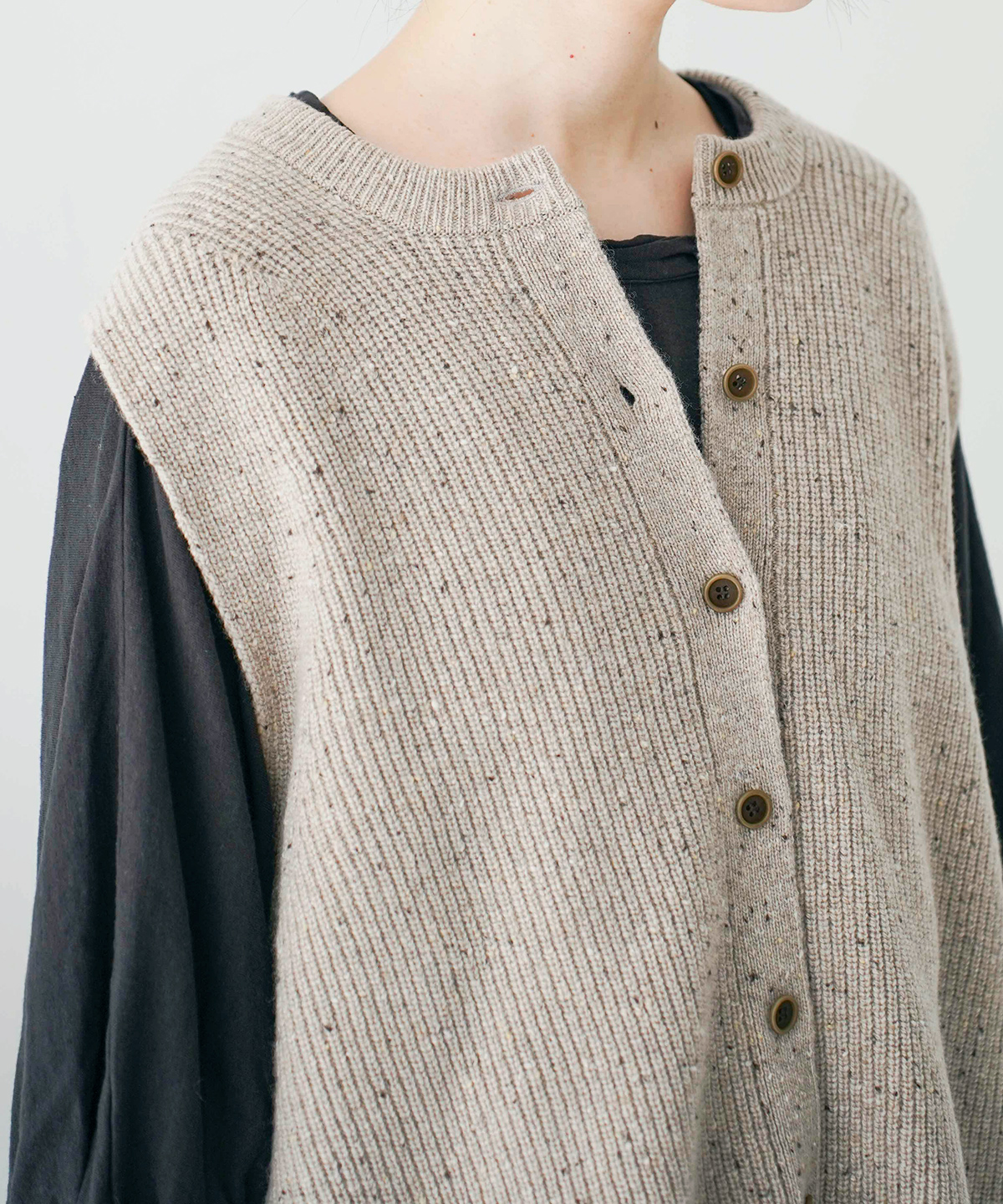 畔編みニットボタンベスト｜nest Robe / CONFECT ONLINE SHOP