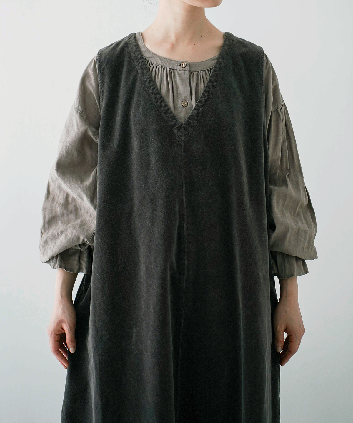 コットンベルベット2wayVネックドレス｜nest Robe / CONFECT ONLINE SHOP