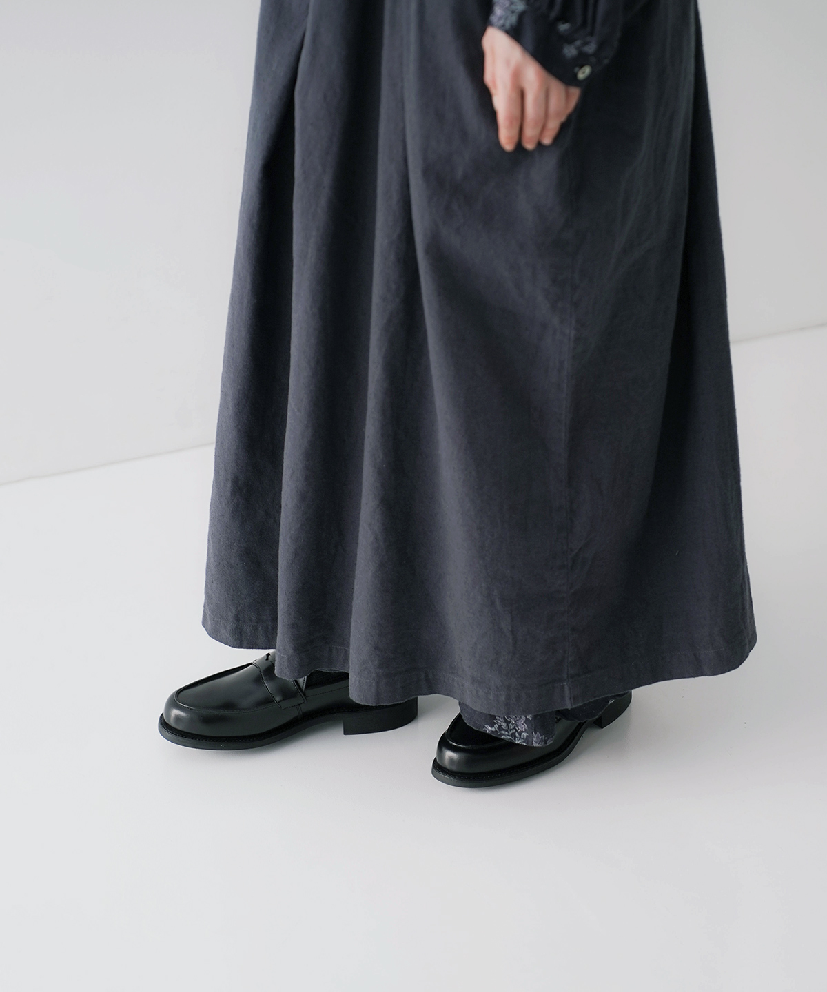 nest robe 吊りスカート UpcycleLino] 起毛タック吊りスカート｜nest Robe / CONFECT