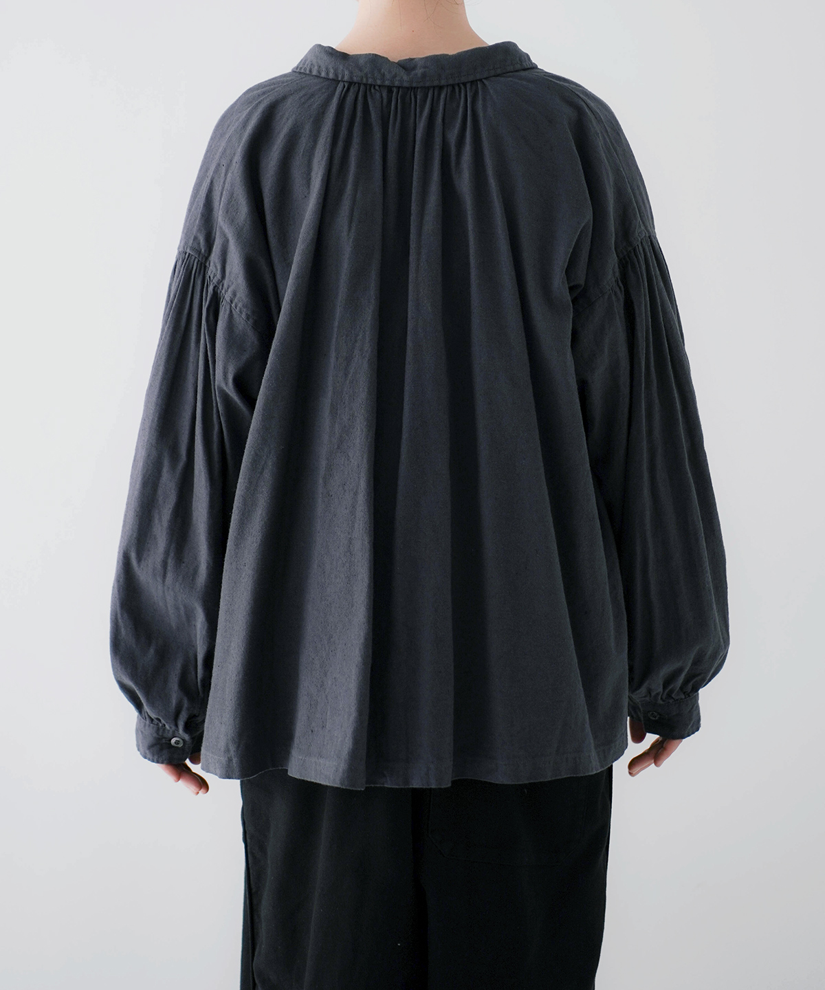 nest Robe　ネストローブ　アップサイクルリノ　ペアーブラウス　黒　日本製 ブラックリネン＊＊ | 表参道店 | nest Robe Shop Blog | nest Robe