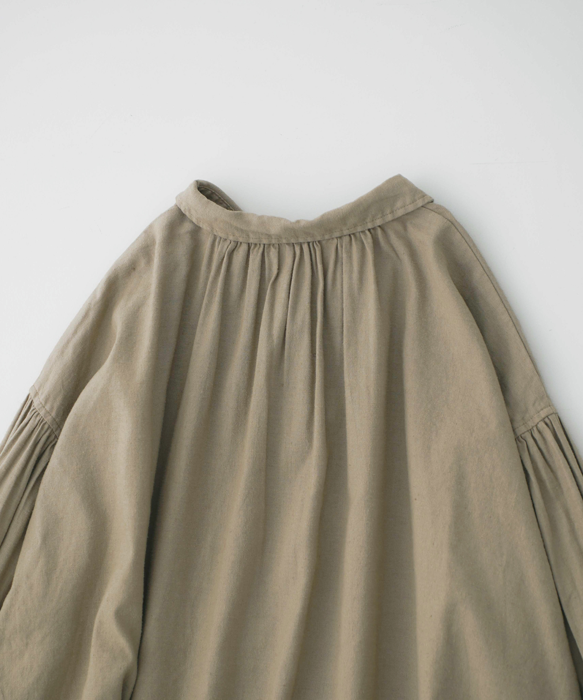 UpcycleLino] 起毛ギャザーブラウス｜nest Robe / CONFECT ONLINE SHOP