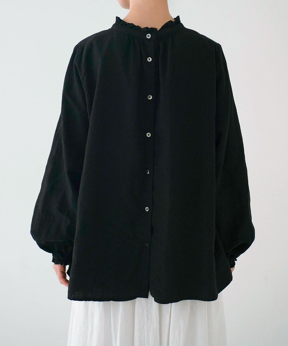 ネストローブ　襟フリル　ブラウス 1.jpg