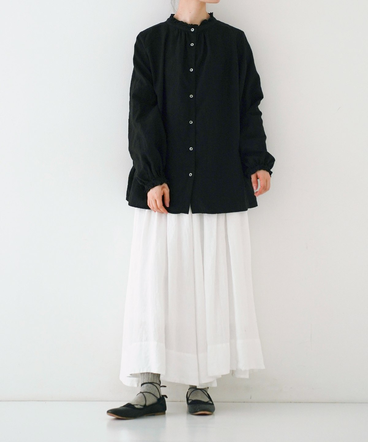 リネンスタンドフリルブラウス ルーズフィット｜nest Robe