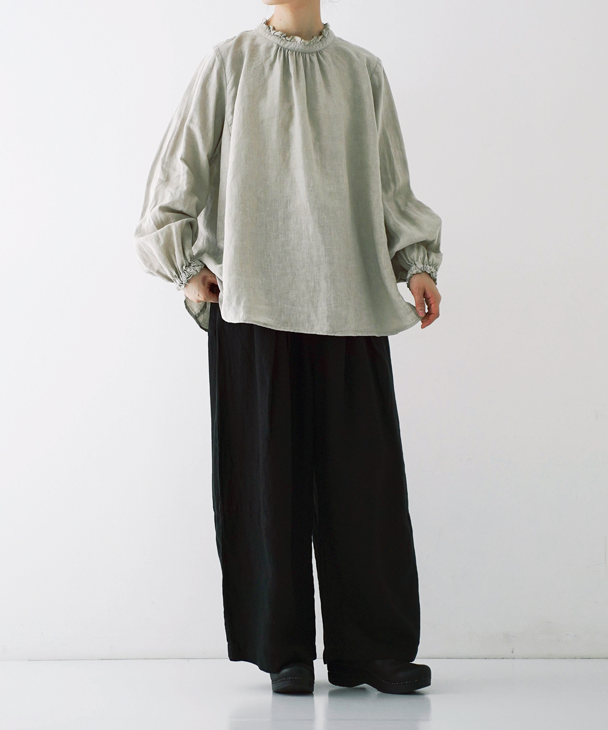 リネンスタンドフリルブラウス ルーズフィット｜nest Robe / CONFECT