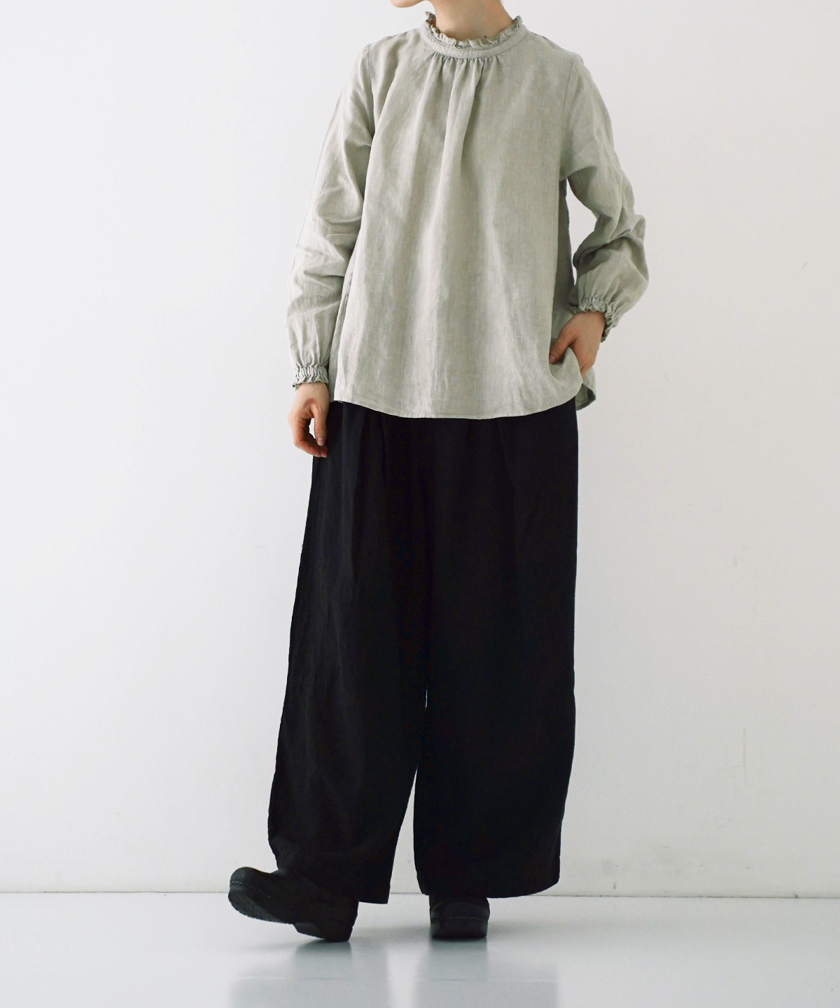 リネンスタンドフリルブラウス｜nest Robe / CONFECT ONLINE SHOP