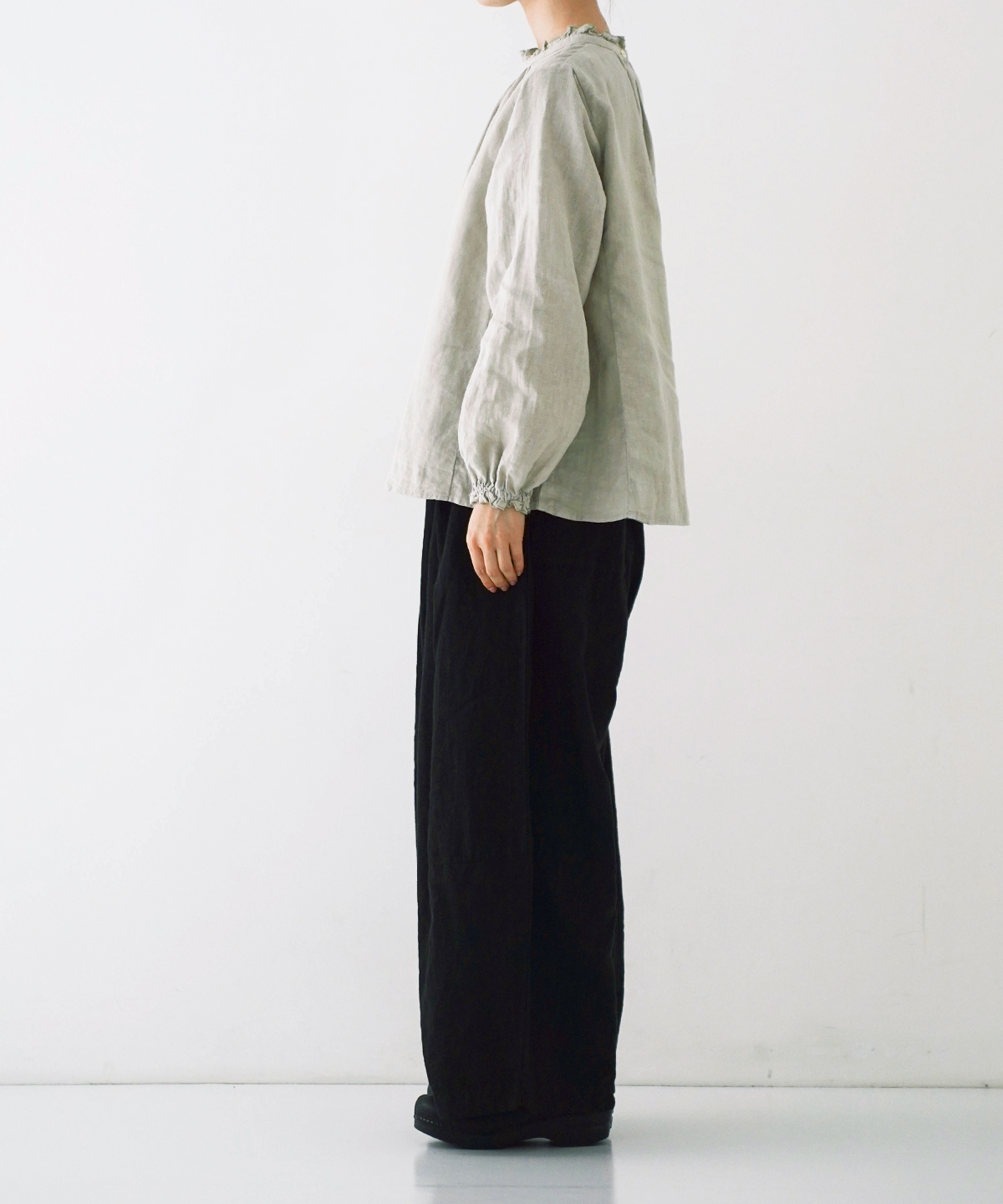 リネンスタンドフリルブラウス｜nest Robe / CONFECT ONLINE SHOP