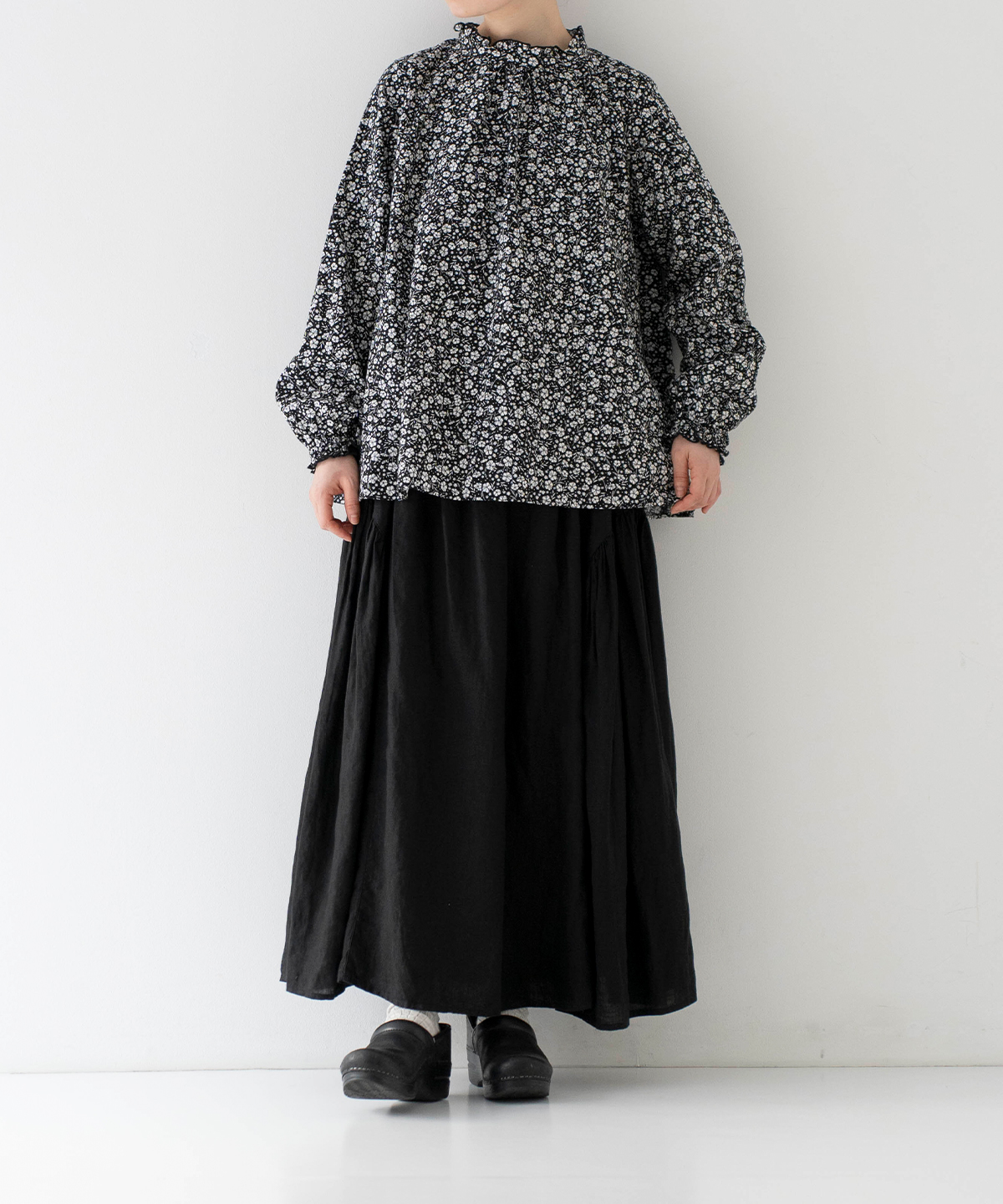 flower pattern スタンドフリルブラウス｜nest Robe / CONFECT ONLINE SHOP