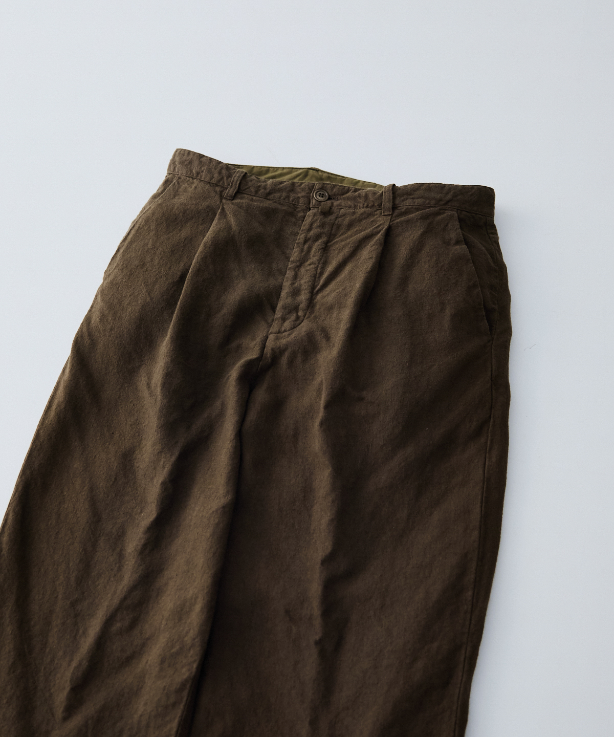 CONFECT起毛リネン インタックトラウザーズ サイズ3 起毛リネン タック