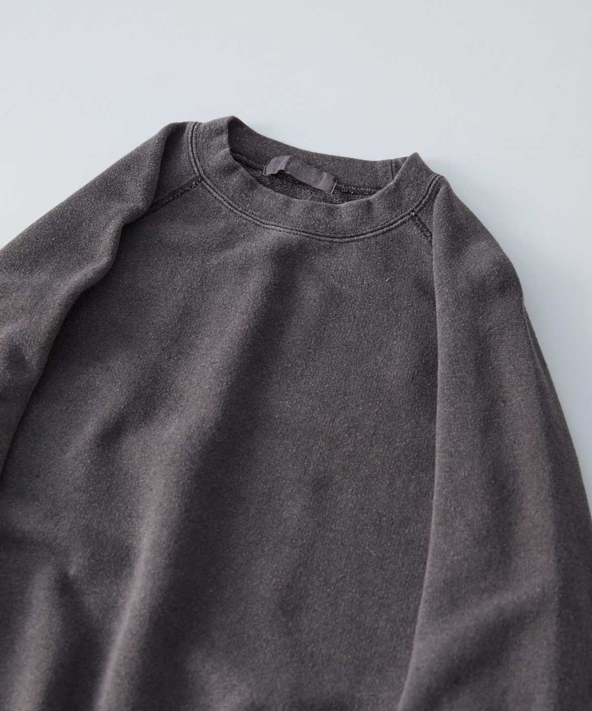 新品 nest Robe UpcycleLino 裏毛ピグメントダイスウェット UpcycleLino】裏毛 ピグメントダイ ラグランプルオーバー｜nest