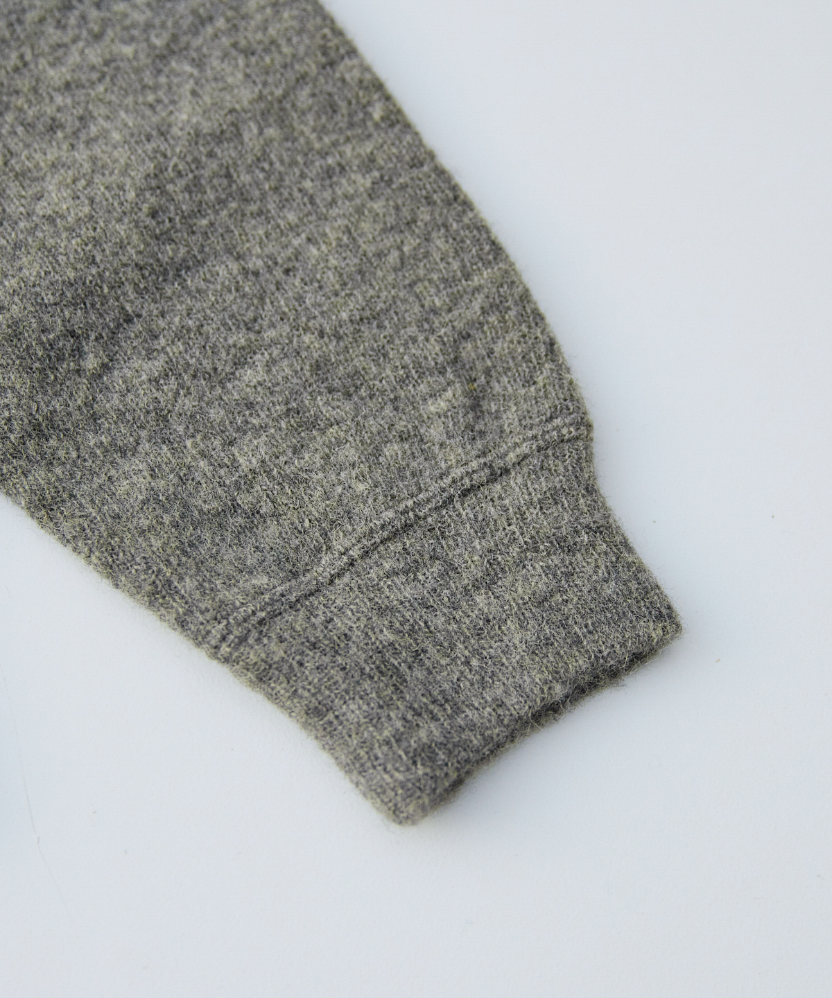 ウールクォーターゲージニット モックネックプルオーバー｜nest Robe